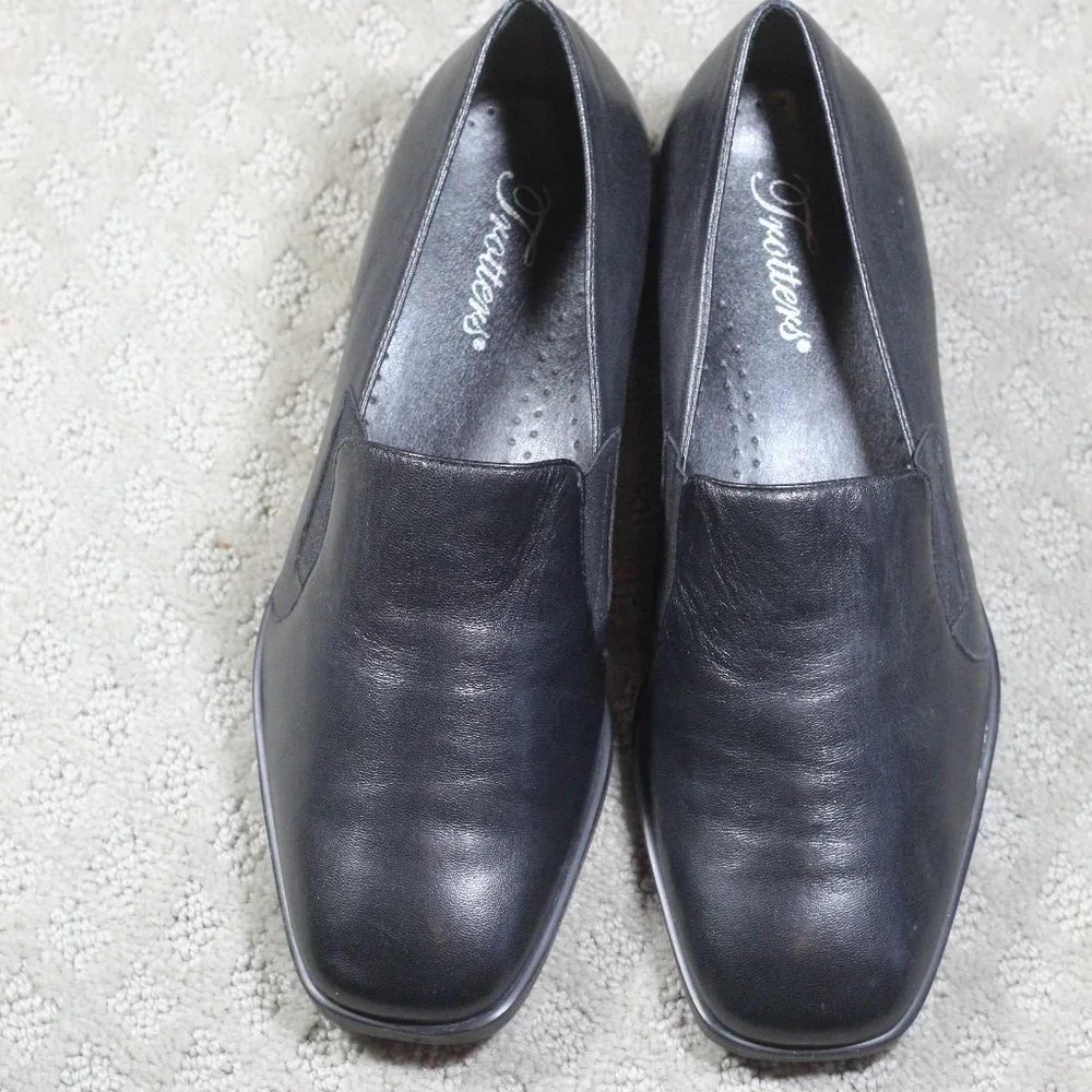 NWOT Trotters Size 7 Black Leather 1.5